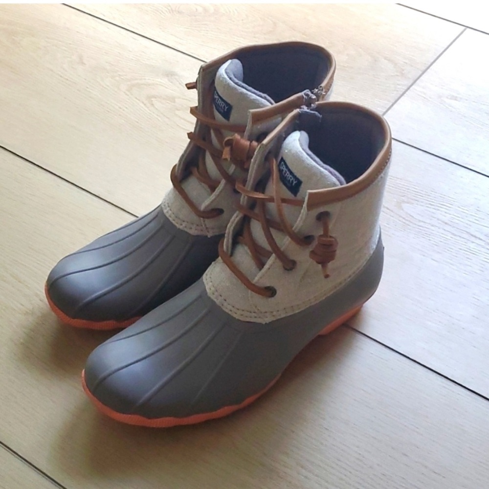 Youth Sperry Boots sz 5 - LIKE NEW